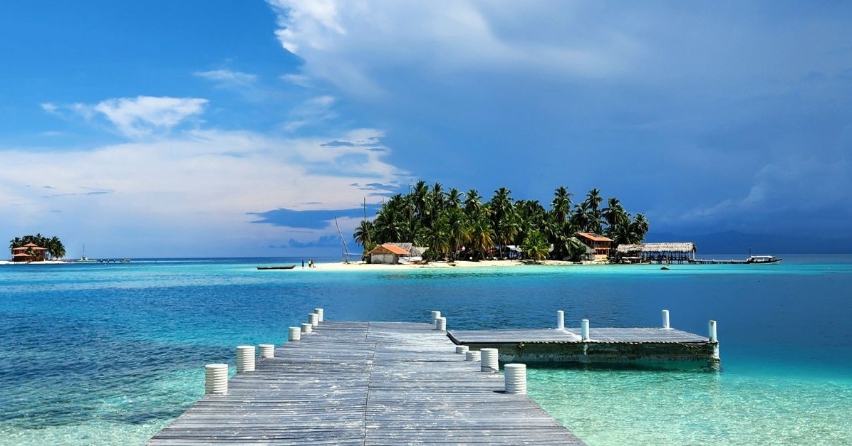 Ile de l'archipel des San Blas, eau turquoise et sable blanc.